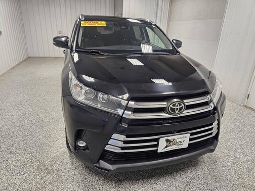 Midnight Black Metallic 2019 Toyota Highlander Limited