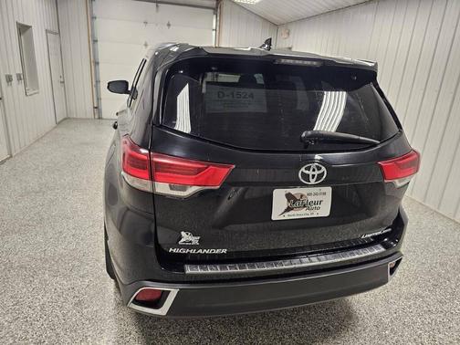Midnight Black Metallic 2019 Toyota Highlander Limited
