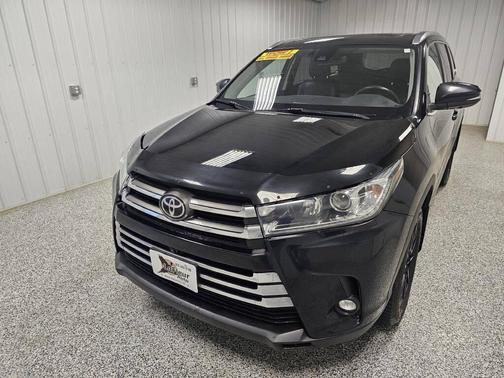 Midnight Black Metallic 2019 Toyota Highlander Limited