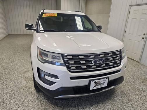 WHITE 2016 Ford Explorer XLT