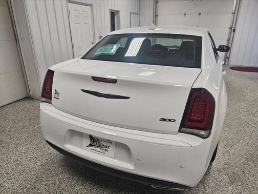 2022 Chrysler 300 Touring