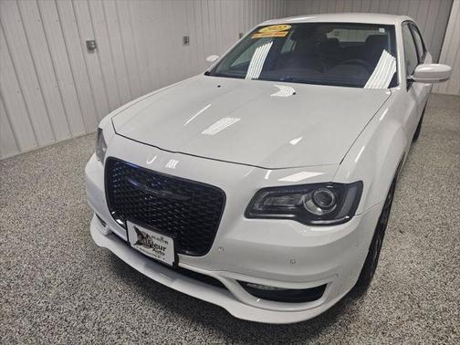2022 Chrysler 300 Touring