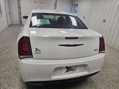 2022 Chrysler 300 Touring