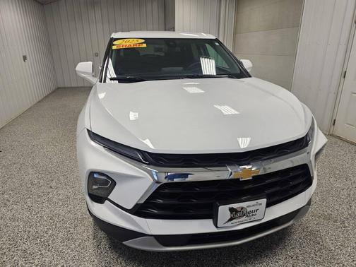 WHITE 2025 Chevrolet Blazer 2LT