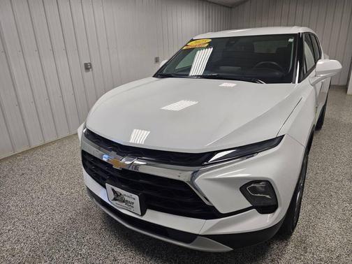 WHITE 2025 Chevrolet Blazer 2LT