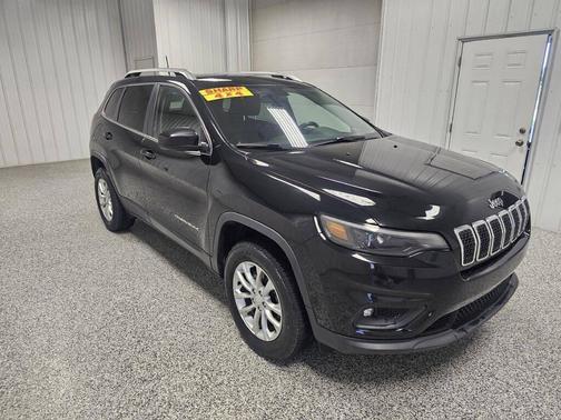 Granite Crystal Metallic 2019 Jeep Cherokee Latitude