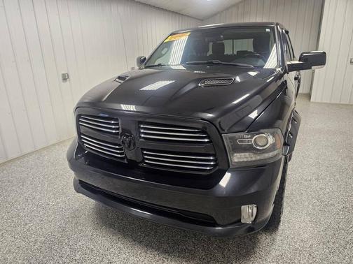 Brilliant Black Crystal Pearl 2017 RAM 1500 Sport