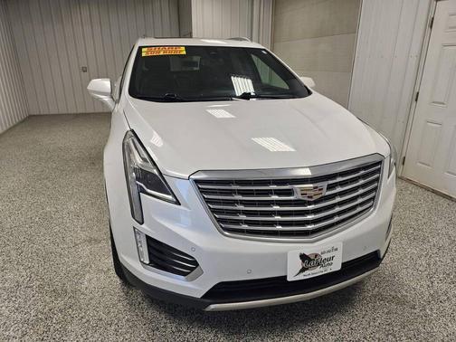 Crystal White Tricoat 2017 Cadillac XT5 Platinum
