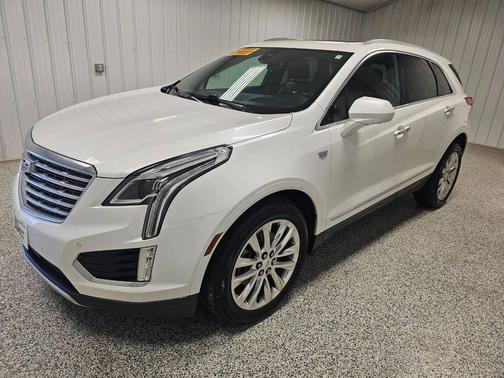 Crystal White Tricoat 2017 Cadillac XT5 Platinum