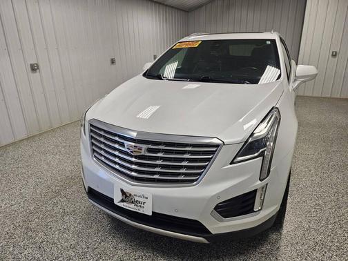 Crystal White Tricoat 2017 Cadillac XT5 Platinum