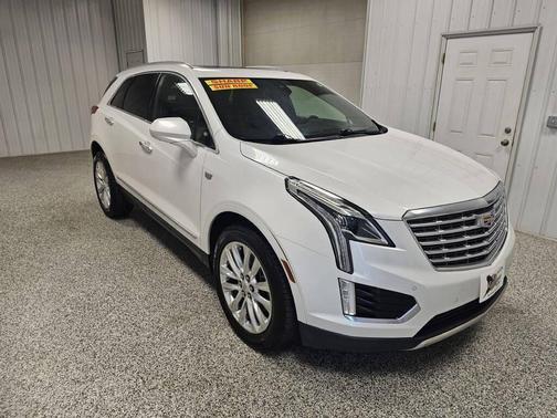 Crystal White Tricoat 2017 Cadillac XT5 Platinum
