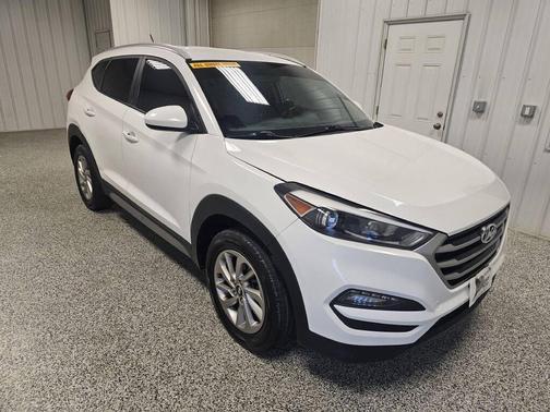 Dazzling White 2017 Hyundai TUCSON Limited