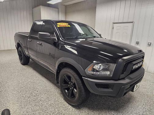 Diamond Black Crystal Pearlcoat 2022 RAM 1500 Classic Warlock Quad Cab 4x4 6'4' Box