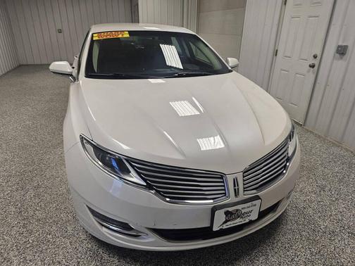 White Platinum Metallic Tri-Coat 2016 Lincoln MKZ Base