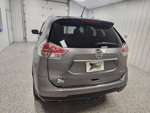 Gun Metallic 2016 Nissan Rogue SL