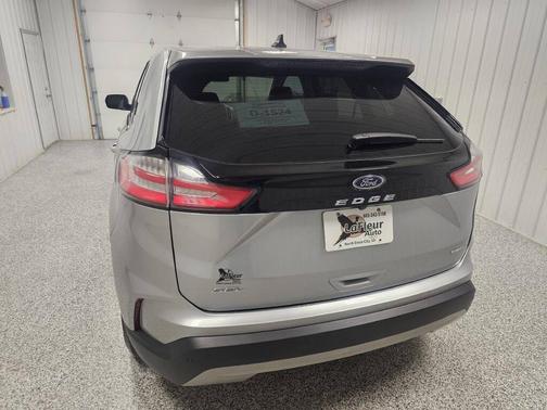 Iconic Silver Metallic 2024 Ford Edge SEL