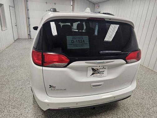2018 Chrysler Pacifica Touring-L