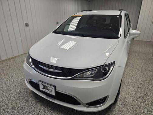2018 Chrysler Pacifica Touring-L