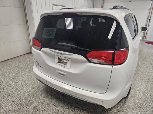2018 Chrysler Pacifica Touring-L