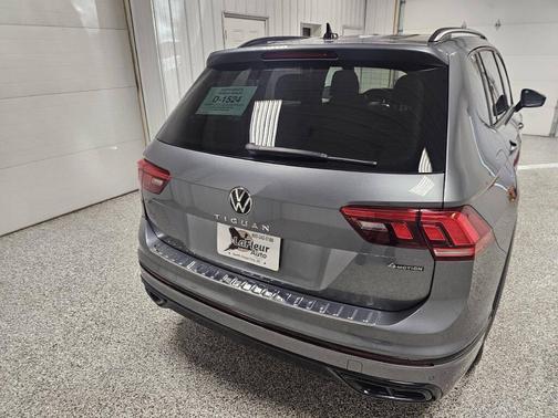 2022 Volkswagen Tiguan 2.0T SE R-Line Black 4MOTION