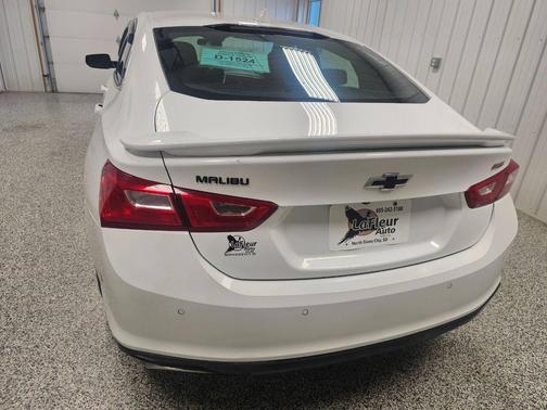 Summit White 2021 Chevrolet Malibu RS