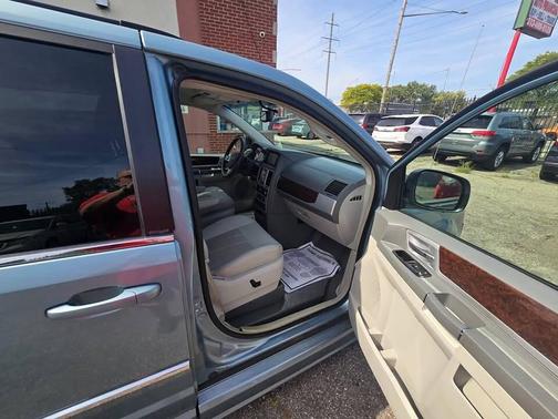 2009 Chrysler Town & Country Touring