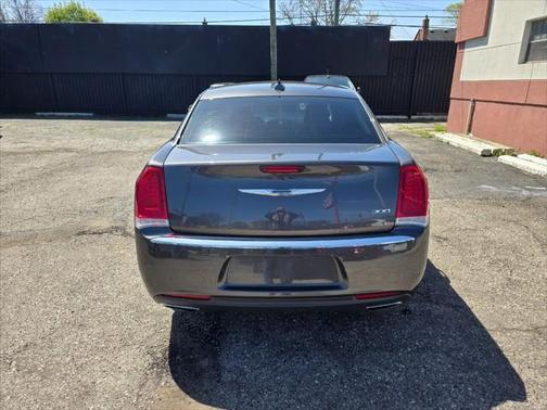 2018 Chrysler 300 Touring