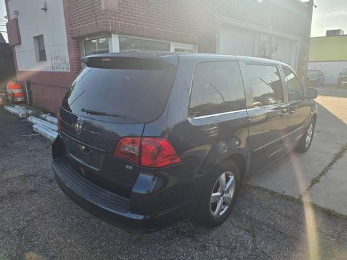 2009 Volkswagen Routan SE