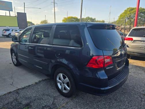 2009 Volkswagen Routan SE