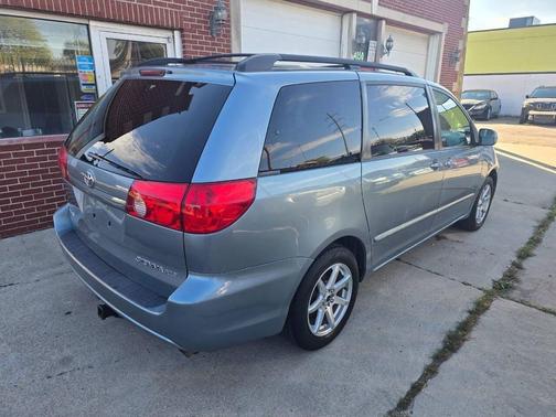 2010 Toyota Sienna XLE