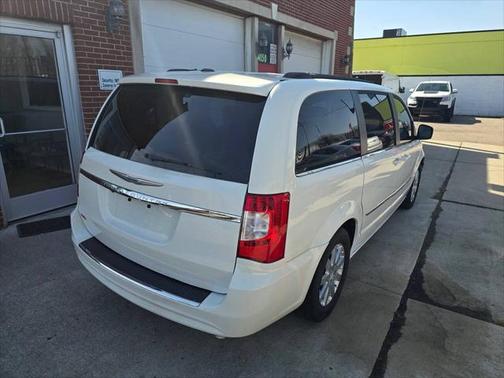 2013 Chrysler Town & Country Touring