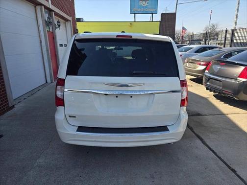 2013 Chrysler Town & Country Touring