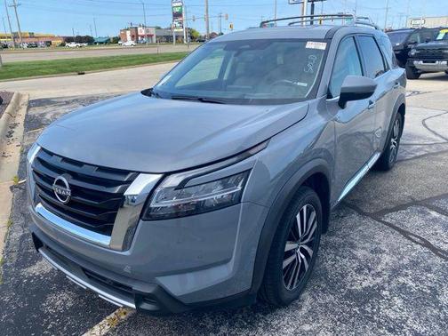 Boulder Gray Pearl 2024 Nissan Pathfinder Platinum FWD