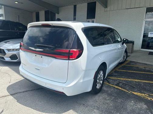 Bright White Clearcoat 2025 Chrysler Pacifica L
