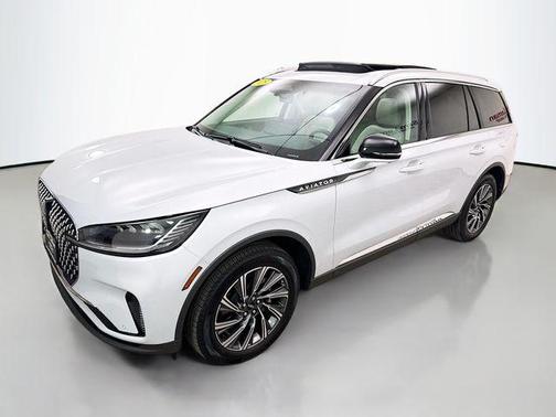 Crystal White 2025 Lincoln Aviator Premiere