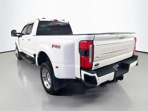 White Metallic 2025 Ford F-450 Platinum