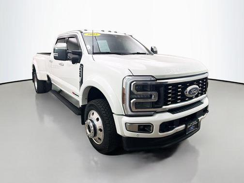 White Metallic 2025 Ford F-450 Platinum