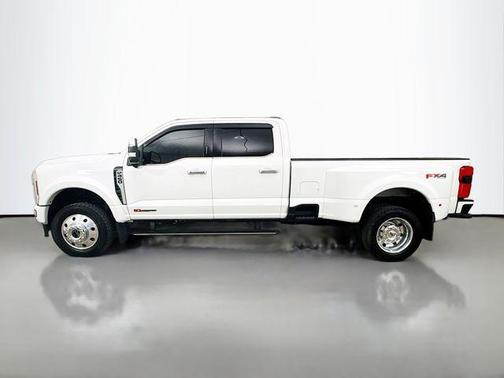 White Metallic 2025 Ford F-450 Platinum