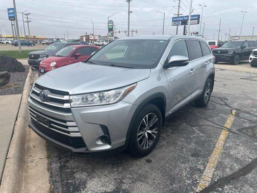 Celestial Silver Metallic 2019 Toyota Highlander Hybrid LE
