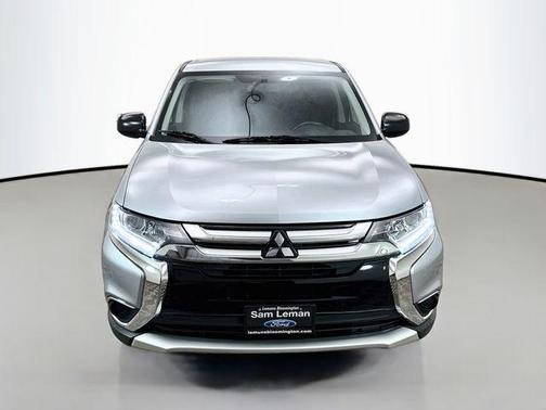 Gray 2017 Mitsubishi Outlander ES
