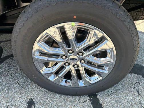 Star White Metallic Tri-Coat 2026 Ford F-150 Lariat