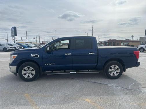 2017 Nissan Titan SV