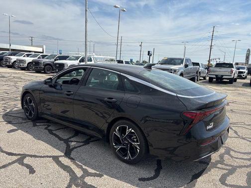 Aurora Black Pearl 2025 Kia K5 GT-Line