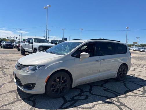 2020 Chrysler Pacifica Touring L