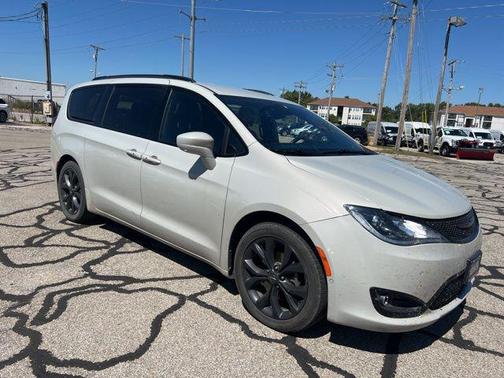 2020 Chrysler Pacifica Touring L