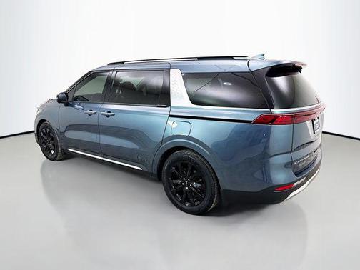 2022 Kia Carnival SX