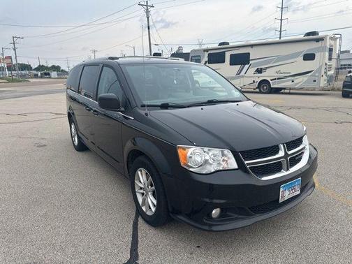 Brilliant Black Crystal Pearlcoat 2018 Dodge Grand Caravan SXT