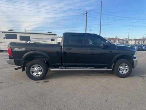 2017 RAM 2500 Tradesman Crew Cab 4x4 6'4' Box