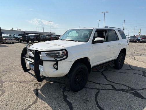 White 2018 Toyota 4Runner SR5