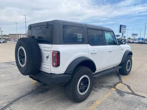 Oxford White 2023 Ford Bronco Outer Banks
